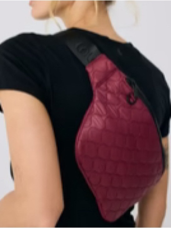 Lole Handbags - NWT Lole Taylor 3l Quilted Belt Bag Burgundy Black